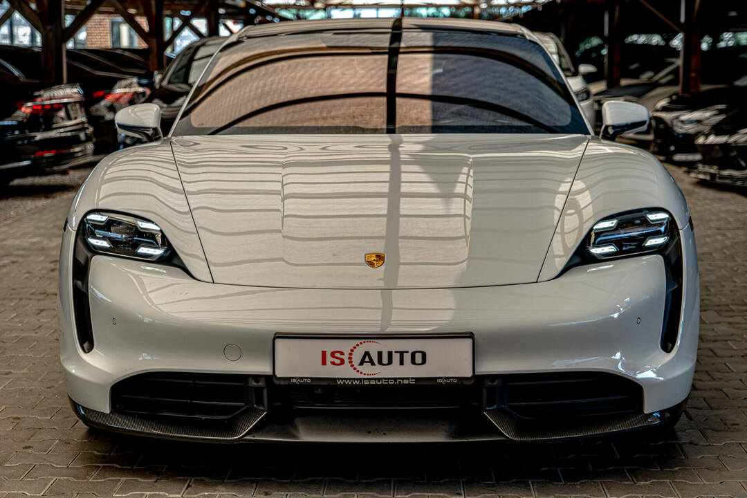 Porsche Taycan Turbo S PCCB/PDLS+/Burmester 3D/ Porsche Taycan Turbo S PCCB/PDLS+/Burmester 3D/