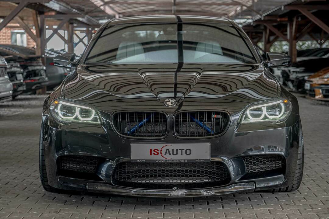 BMW M5 4.4 V8/Камера/Harman Kardon/Обдухване/Карбон/Soft Close BMW M5 4.4 V8/Камера/Harman Kardon/Обдухване/Карбон/Soft Close